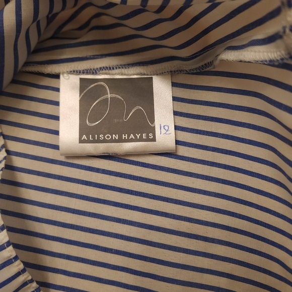 Stunning blouse with lace details - Picture 9 of 9